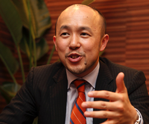 代表取締役社長 伊野部 博孝