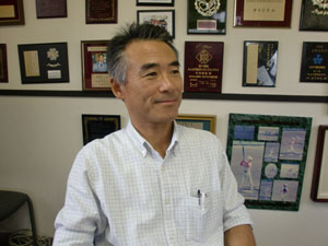 １２３トロフィー株式会社  代表取締役  田村 信夫