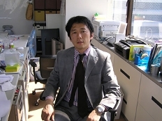 株式会社モーション　代表取締役　上杉 顕一郎