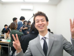 有限会社　アースライト　代表取締役社長　岡本 貴士