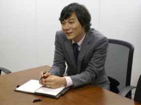 株式会社ビジュアライズ　代表取締役社長　安達 弘明